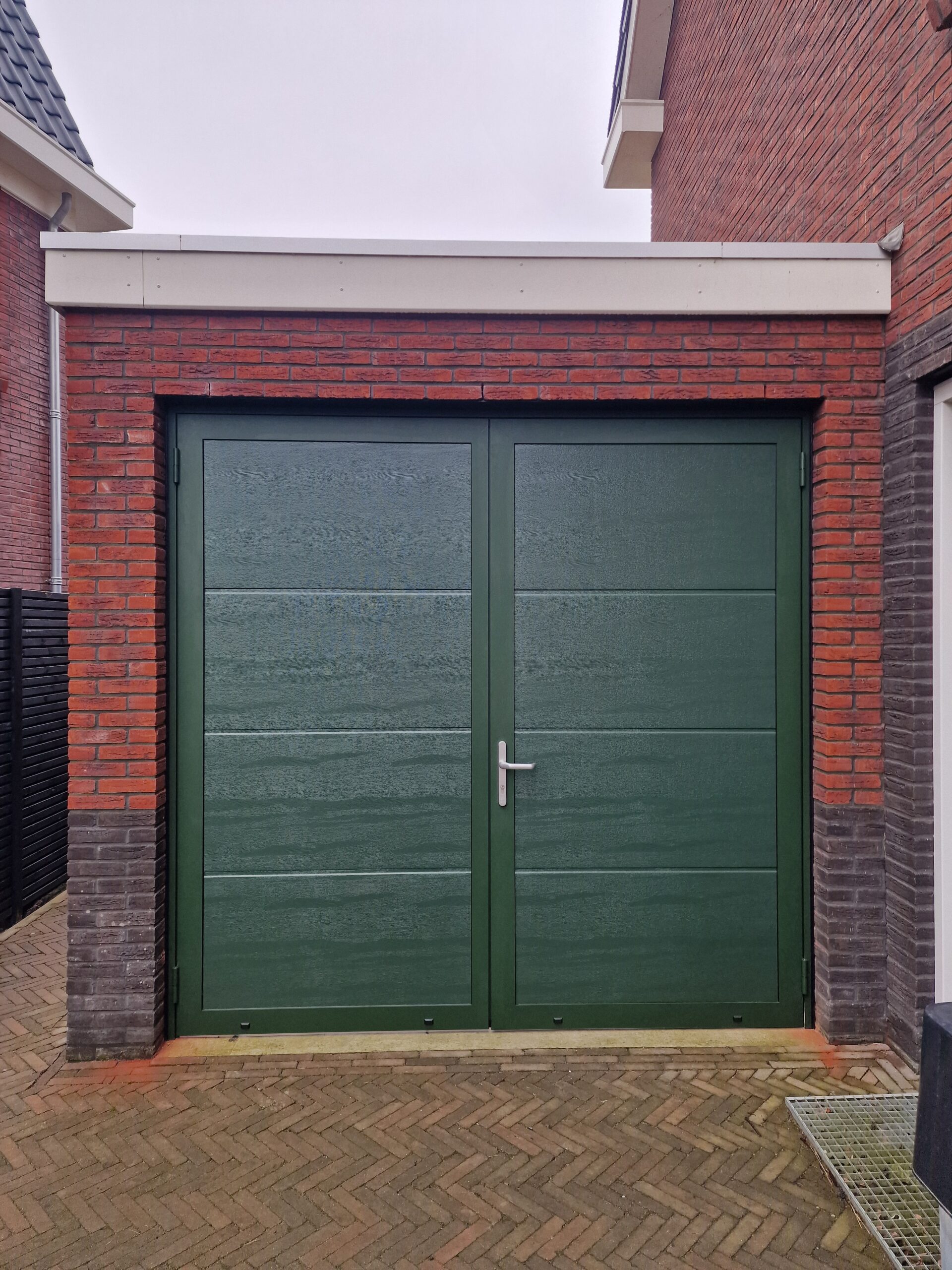 ONZE PROJECTEN | industriële sectionaaldeuren en (openslaande) garagedeuren 20260212 133535