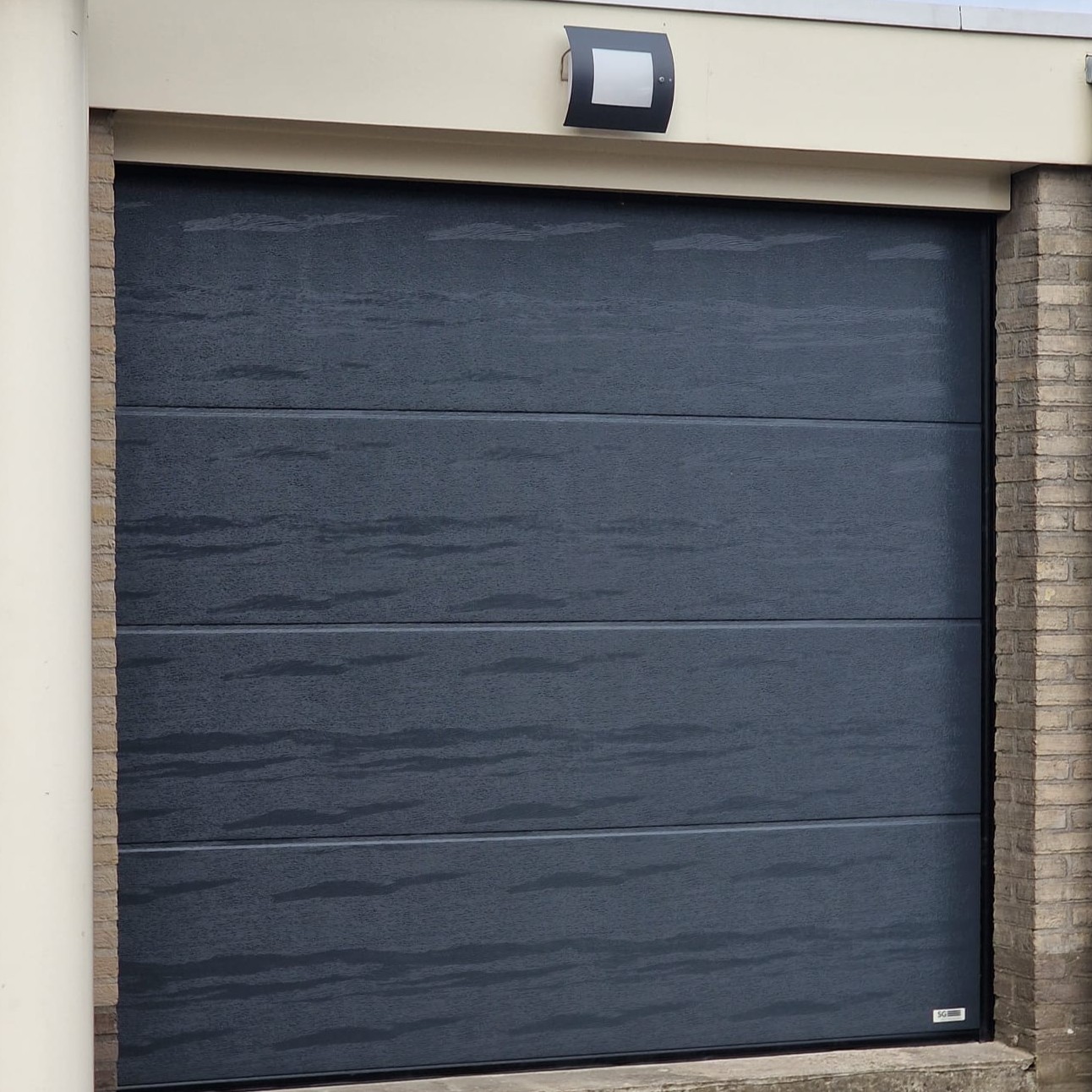ONZE PROJECTEN | industriële sectionaaldeuren en (openslaande) garagedeuren img 20260331 wa0004
